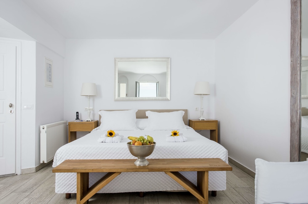 Aqua Luxury Suites 65/75
