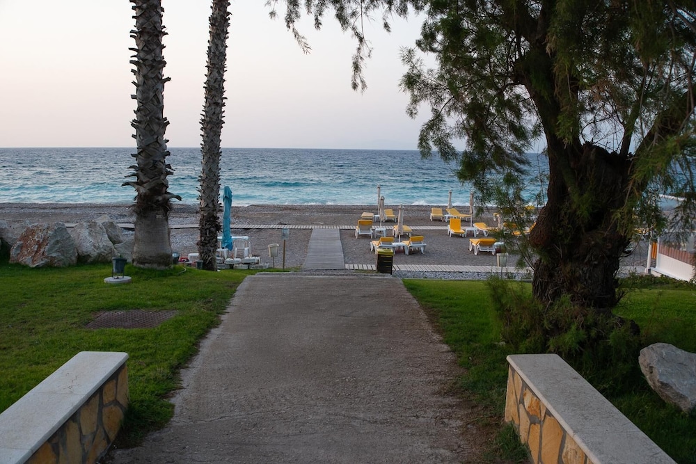 Dionysos Hotel 73/76