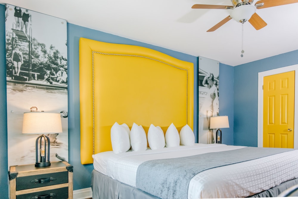 ROOM, ACCESSIBLE