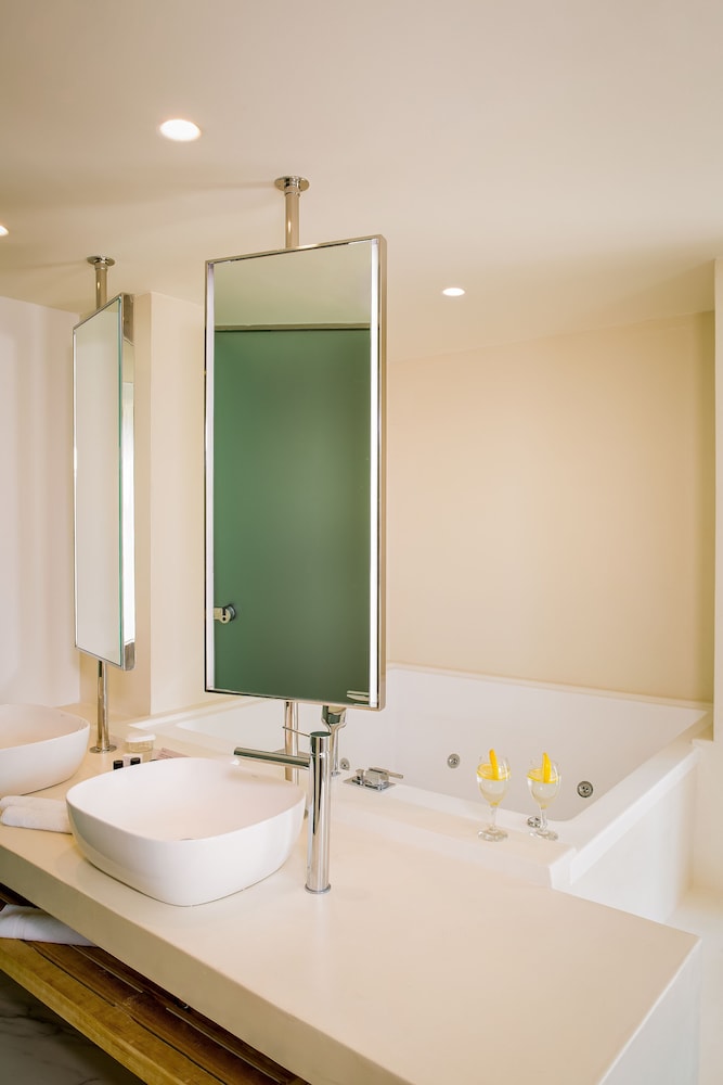 Samian Mare Hotel Suites & Spa 79/80