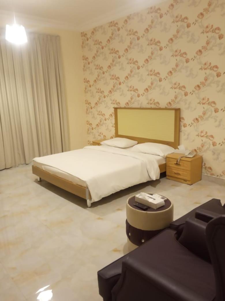 Corniche Palace Hotel 17/45