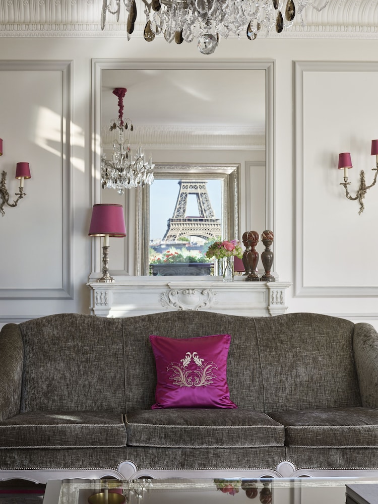 Hotel Plaza Athenee 9/79