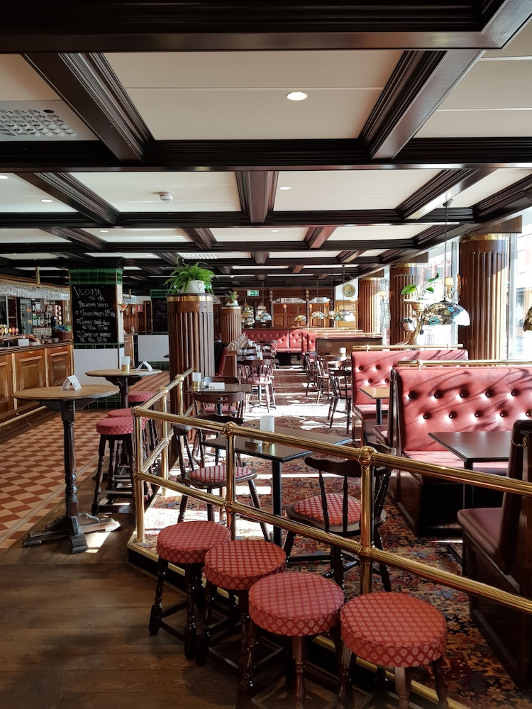 Hotel Bishops Arms Mora 26/44
