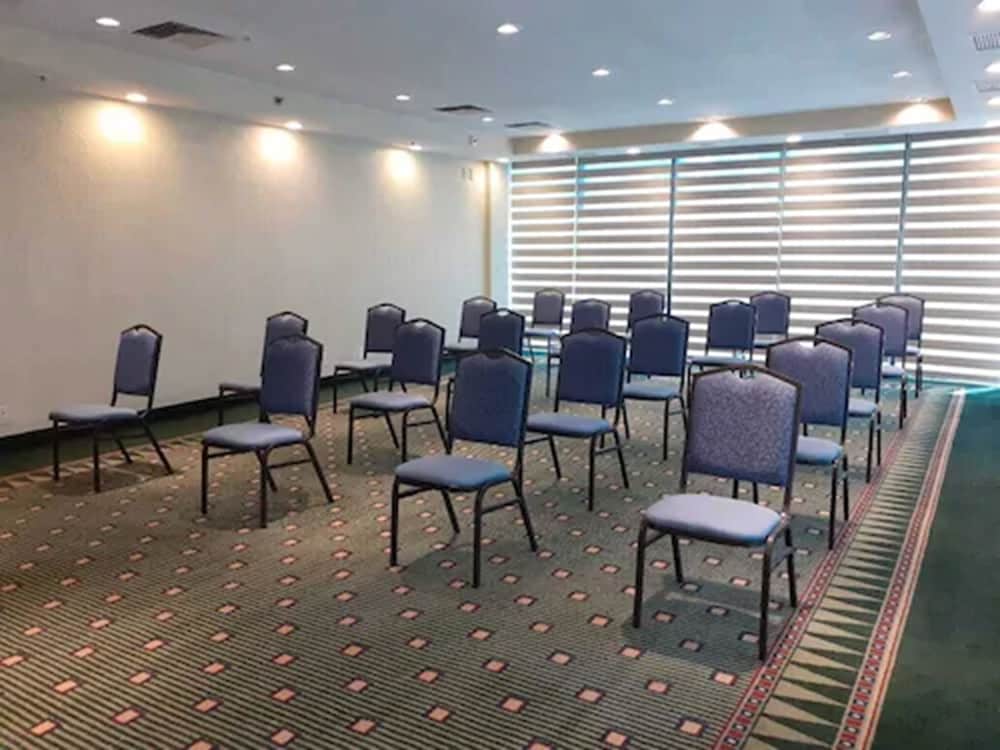 Courtyard By Marriott Toluca Airport 37/45