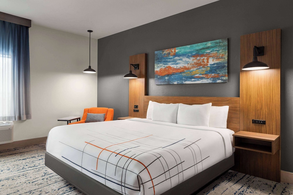 ROOM, KING BED, ACCESSIBLE