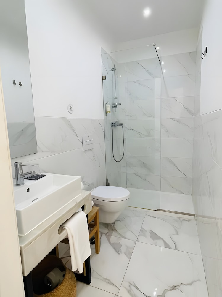 Lisbon Check-In Guesthouse 39/40