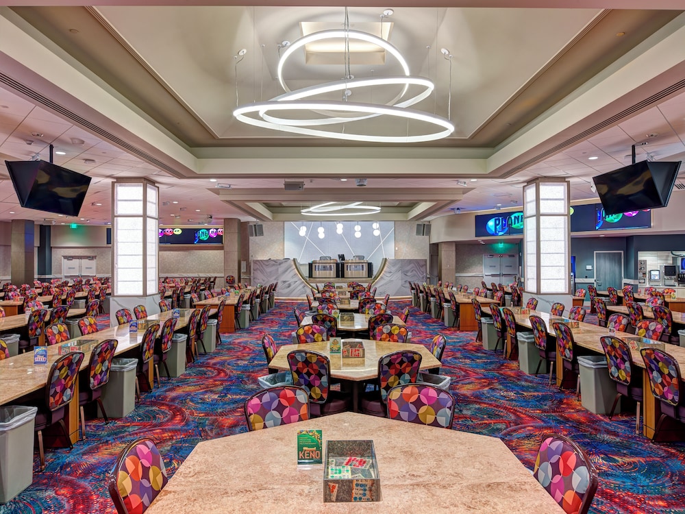 Mystic Lake Casino Hotel 52/62