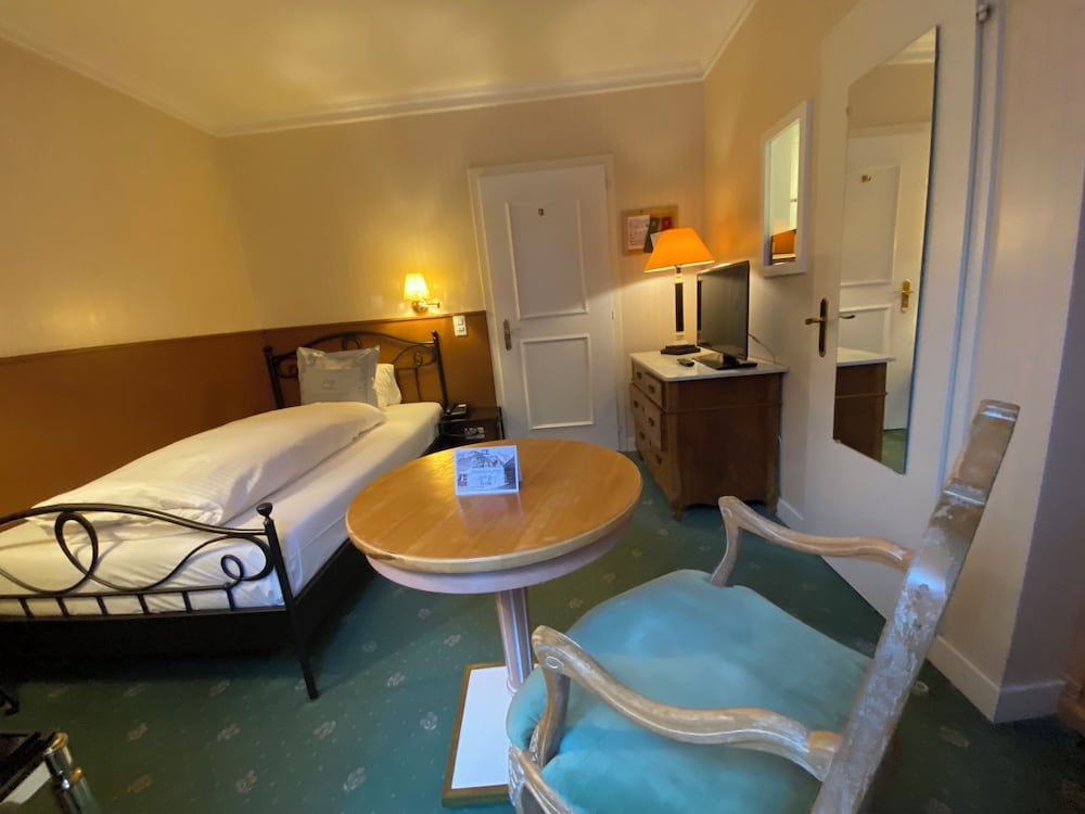 Carlton-Europe Vintage Adult Hotel 39/56