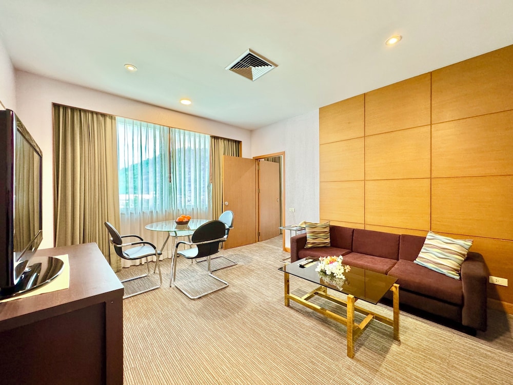PHUKET MERLIN HOTEL 40/67