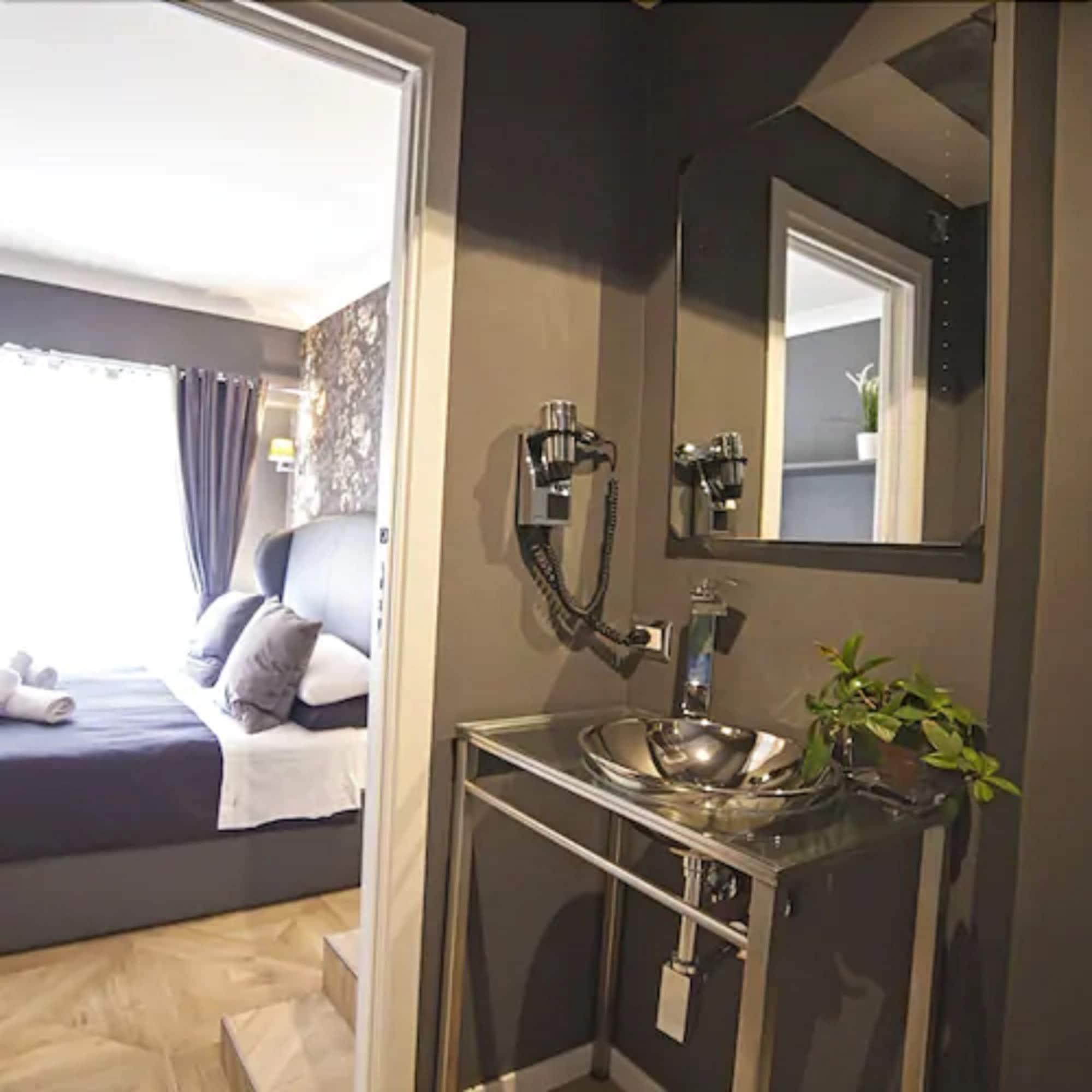 Vatican Luxury Suite 25/26