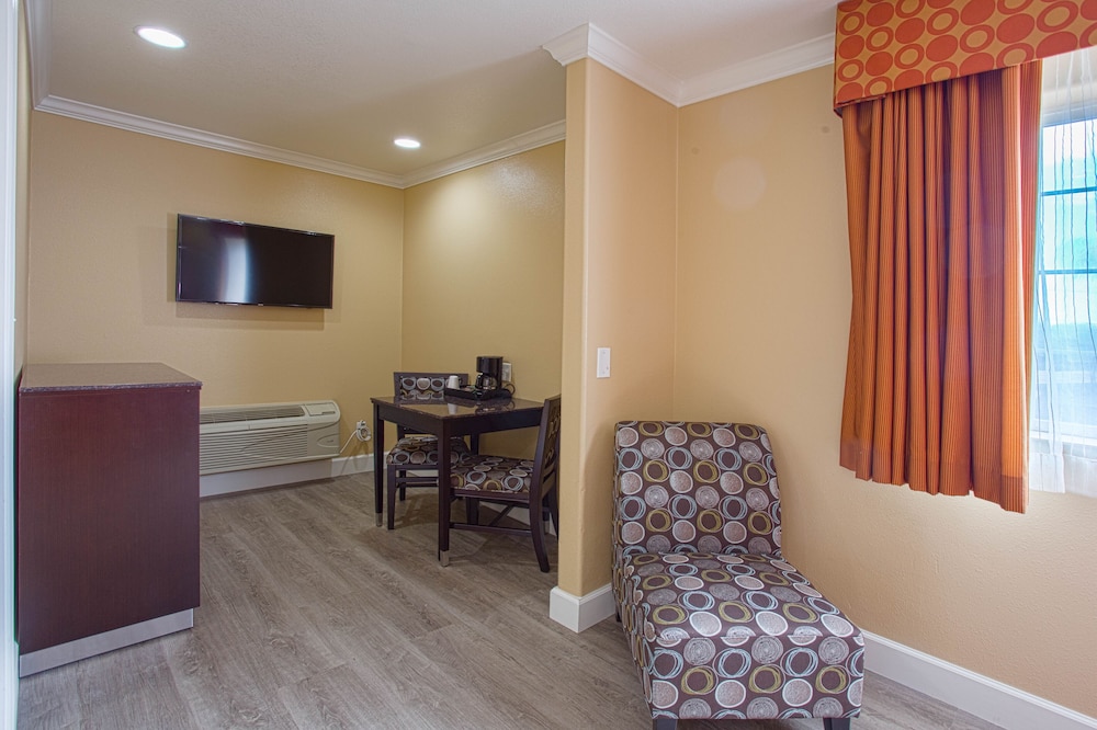 Motel 6 Carlsbad, CA - North Near Legoland 37/66