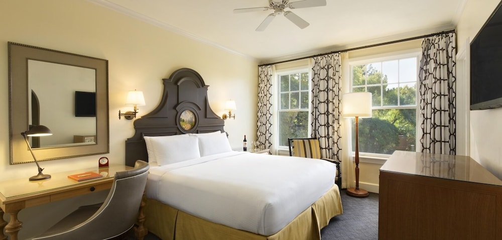 Fairmont, King Bed, Accessible
