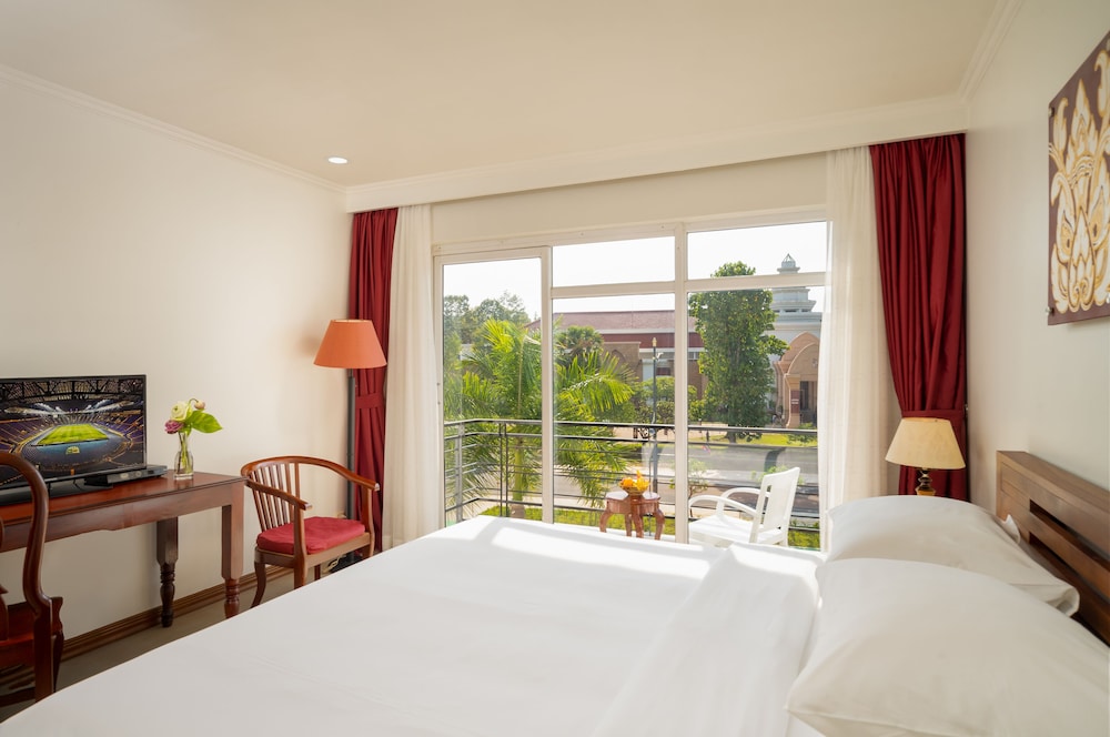 LUXURY, KING BED, CITY VIEW, BALCONY