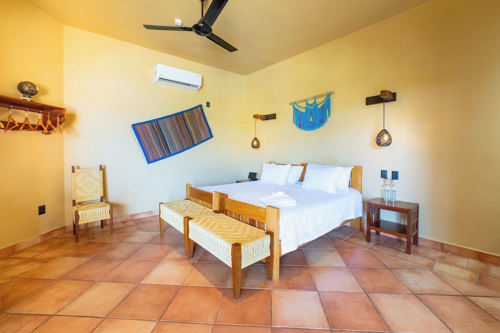 ROOM, KING BED, SEA VIEW