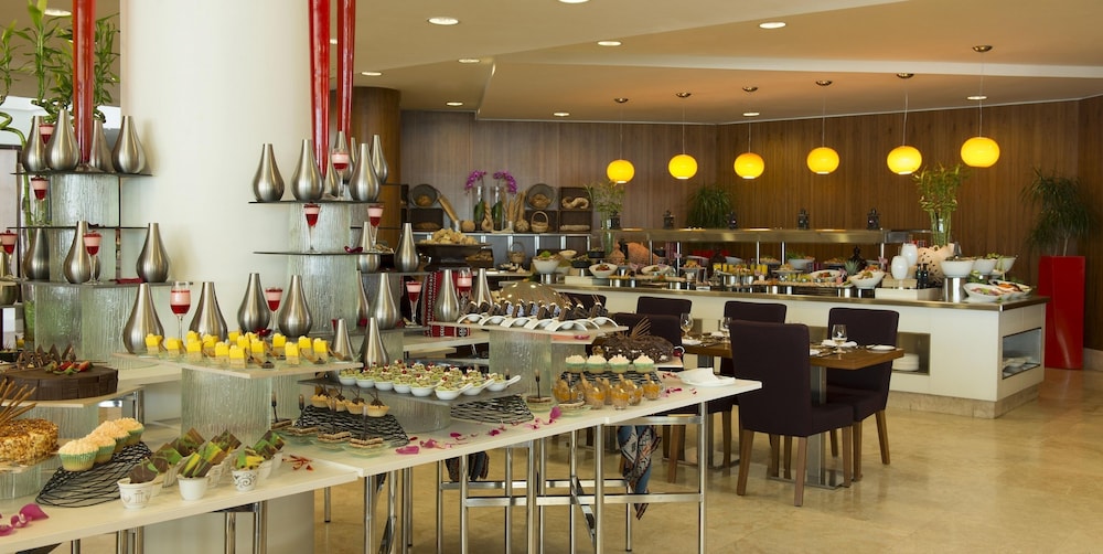 Yas Plaza Mangroves by IHG 66/87