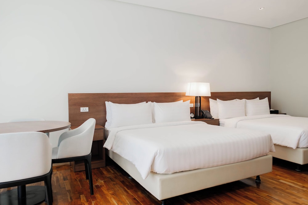 Premier, Family, 2 Queen and Twin Beds, New Building