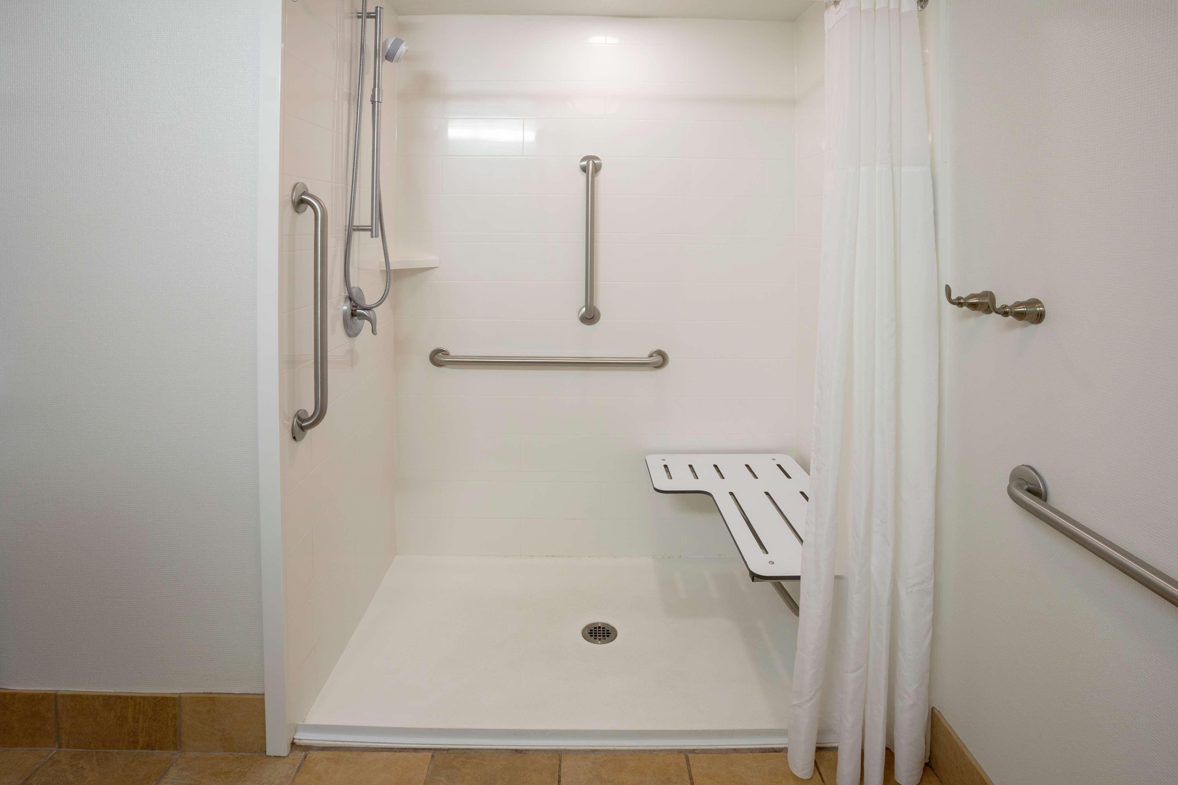 غرفة بسرير مزدوج بإطلالة على البحيرة، Hampton Inn Duluth Canal Park 3/3