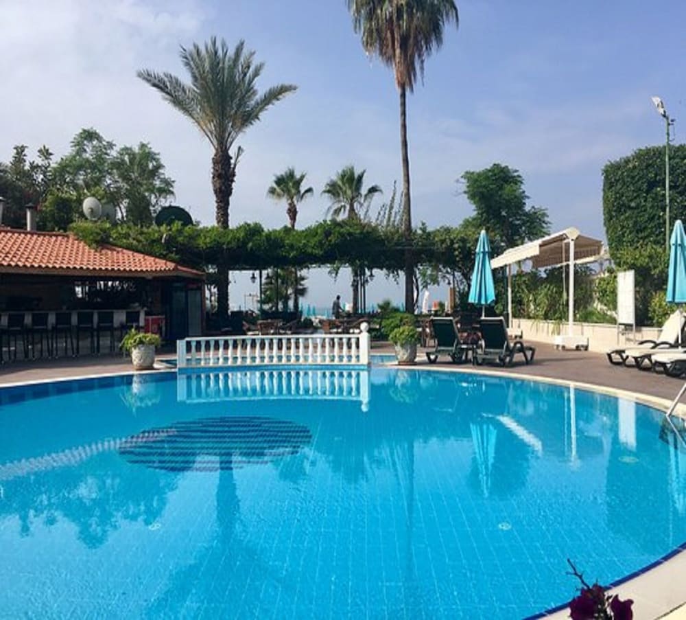 Azak Hotel 23/42