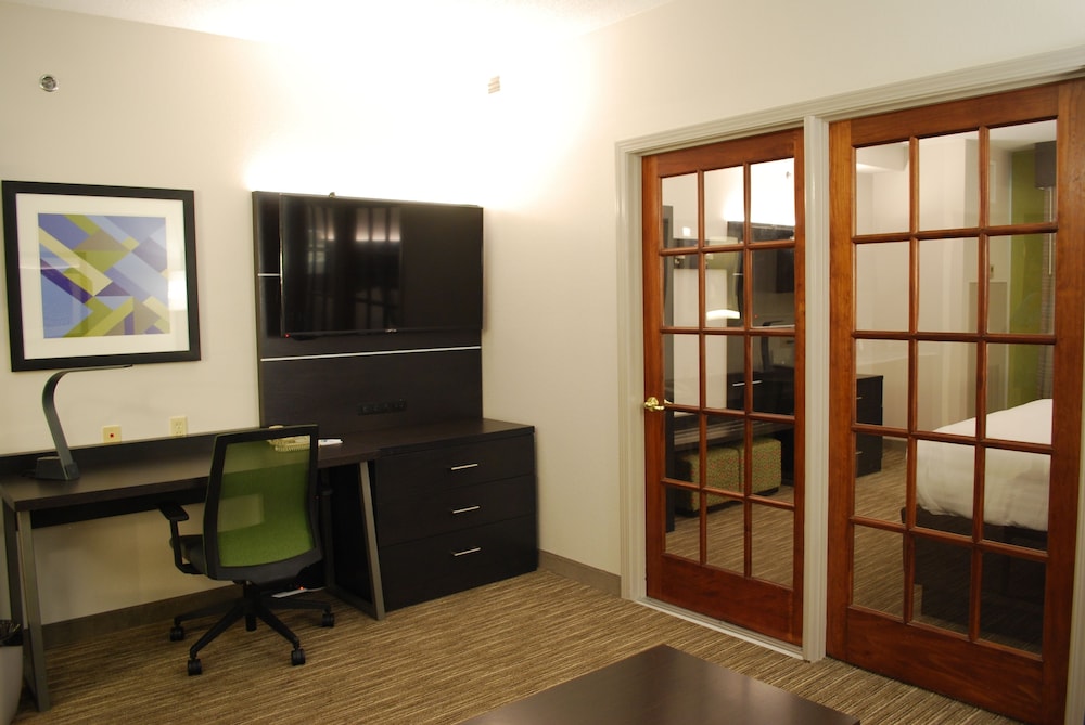 Holiday Inn Express Hotel and Suites Kingsport-Meadowview I-26 28/30