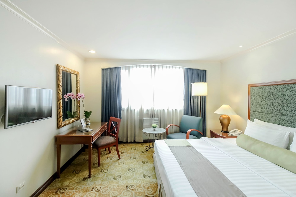 Makati Palace Hotel 8/50