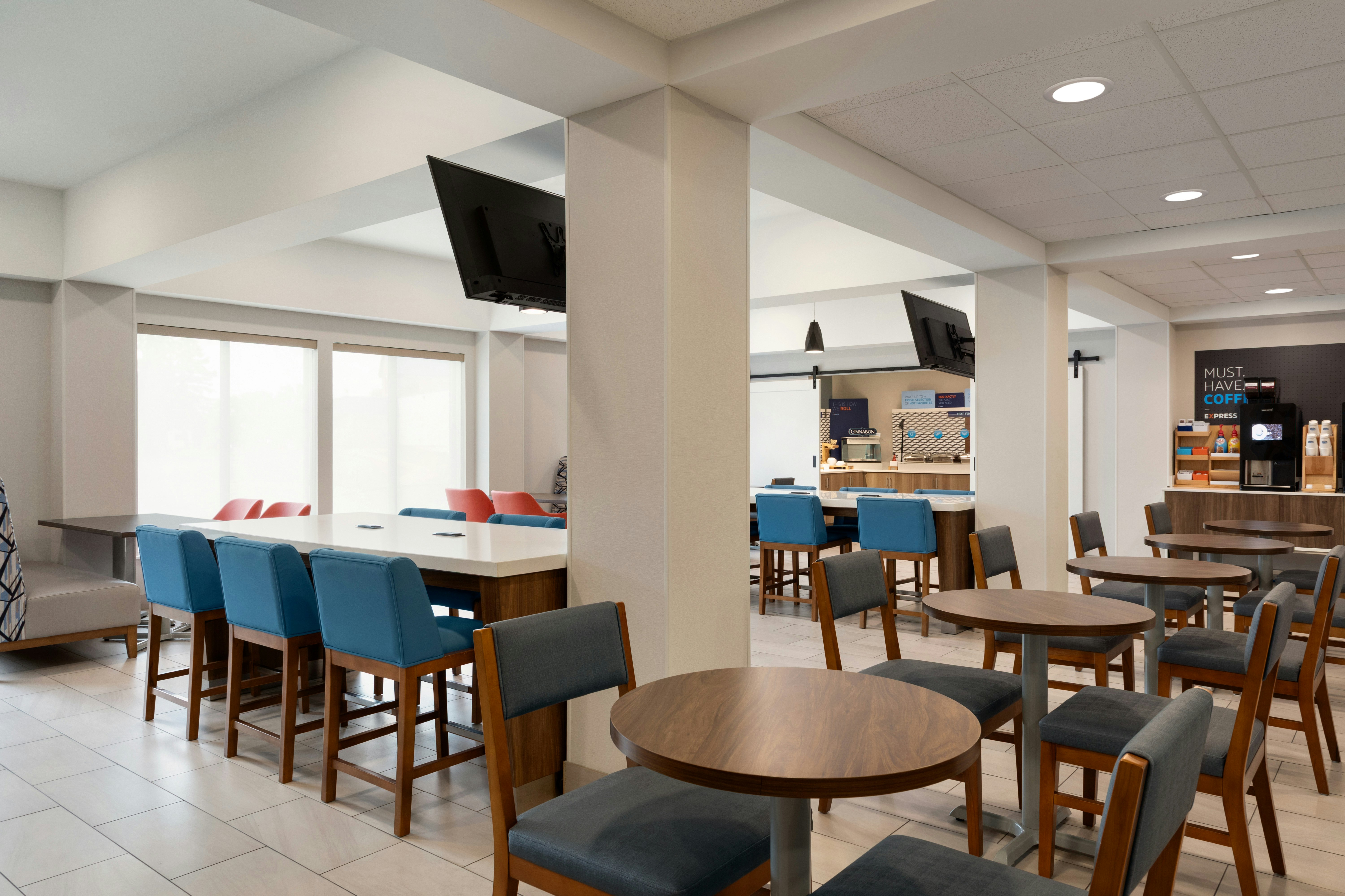 Holiday Inn Express Syracuse Airport 48/65