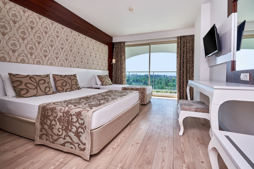 Berry Blue Hotel 34/95