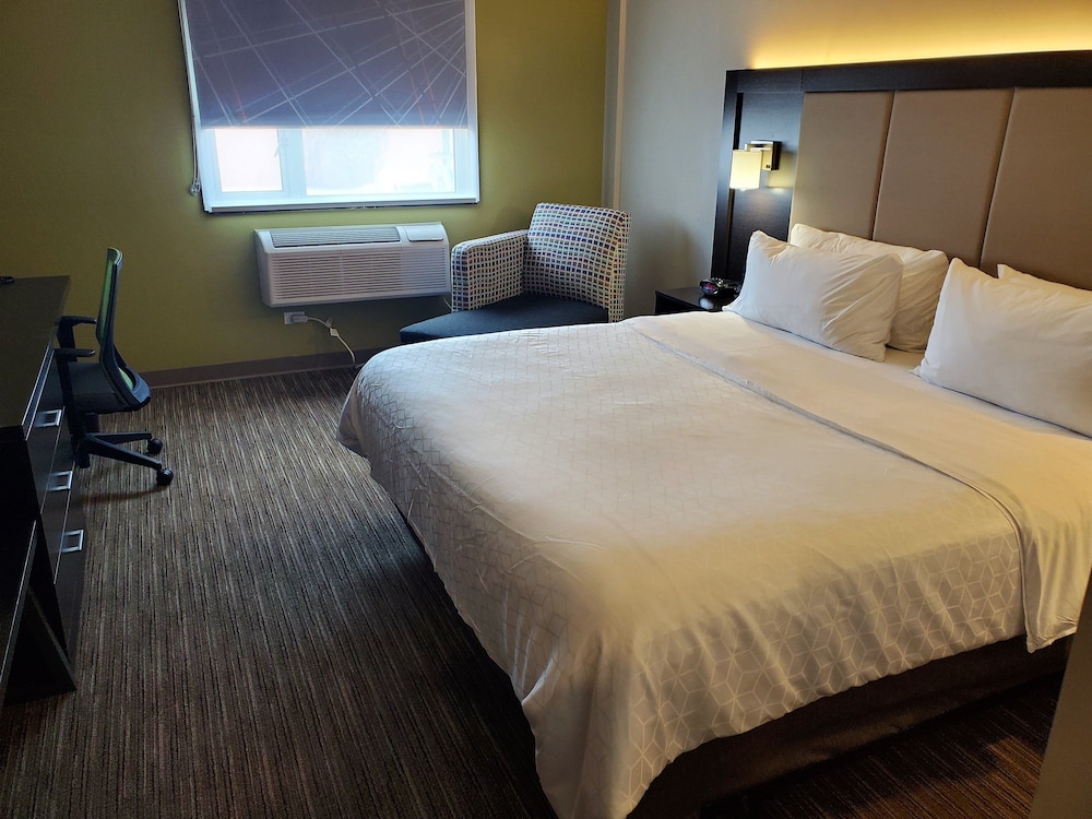 Holiday Inn Express Queens - Maspeth 8/65