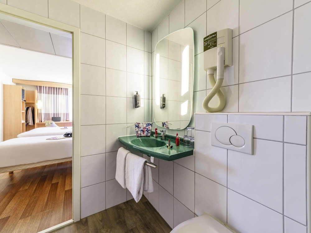 Ibis Lausanne Crissier 48/49