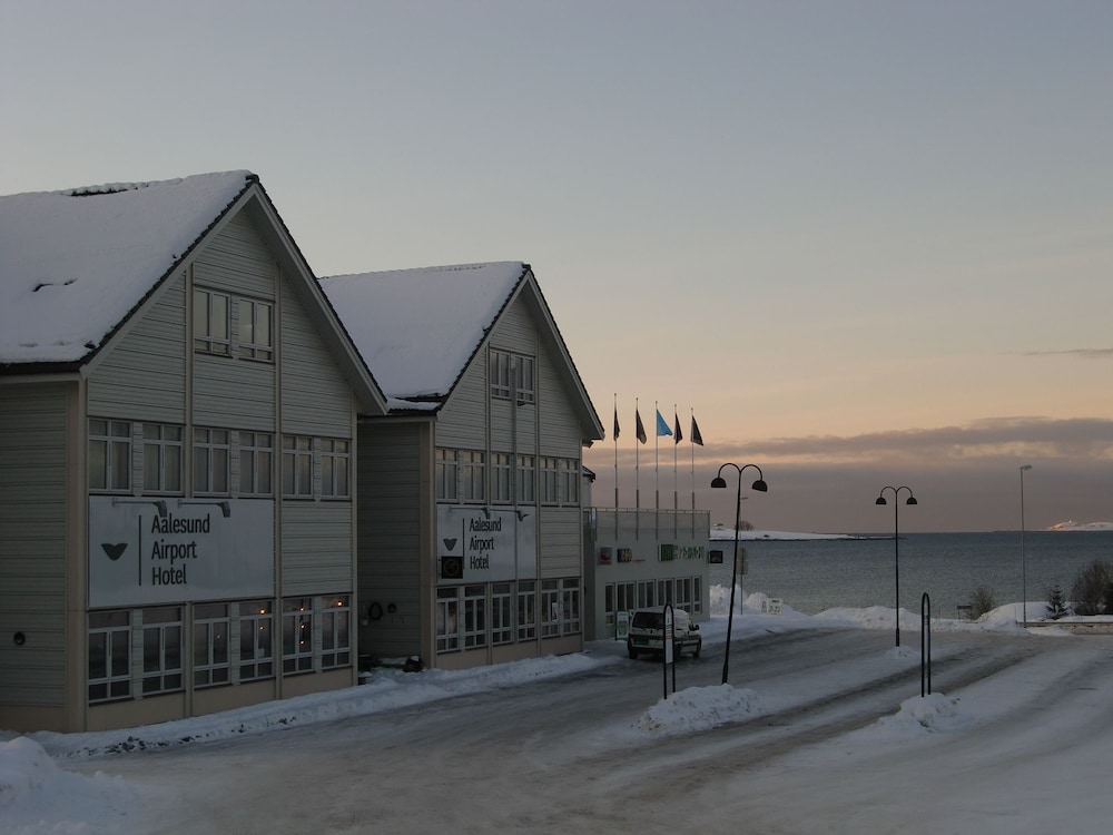Aalesund Airport Hotel 32/34
