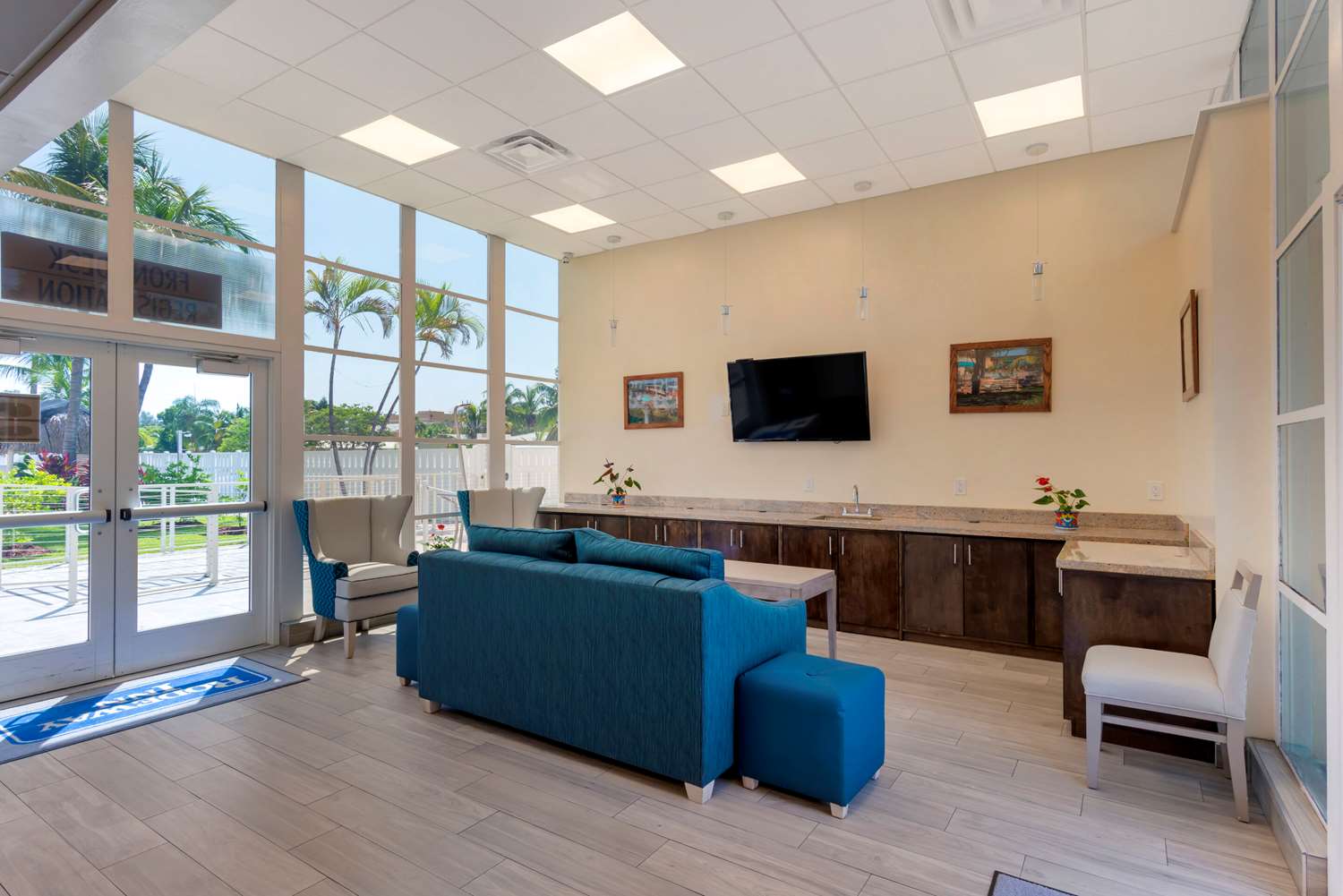 Downtown Hollywood Gardens Inn & Suites 15/20