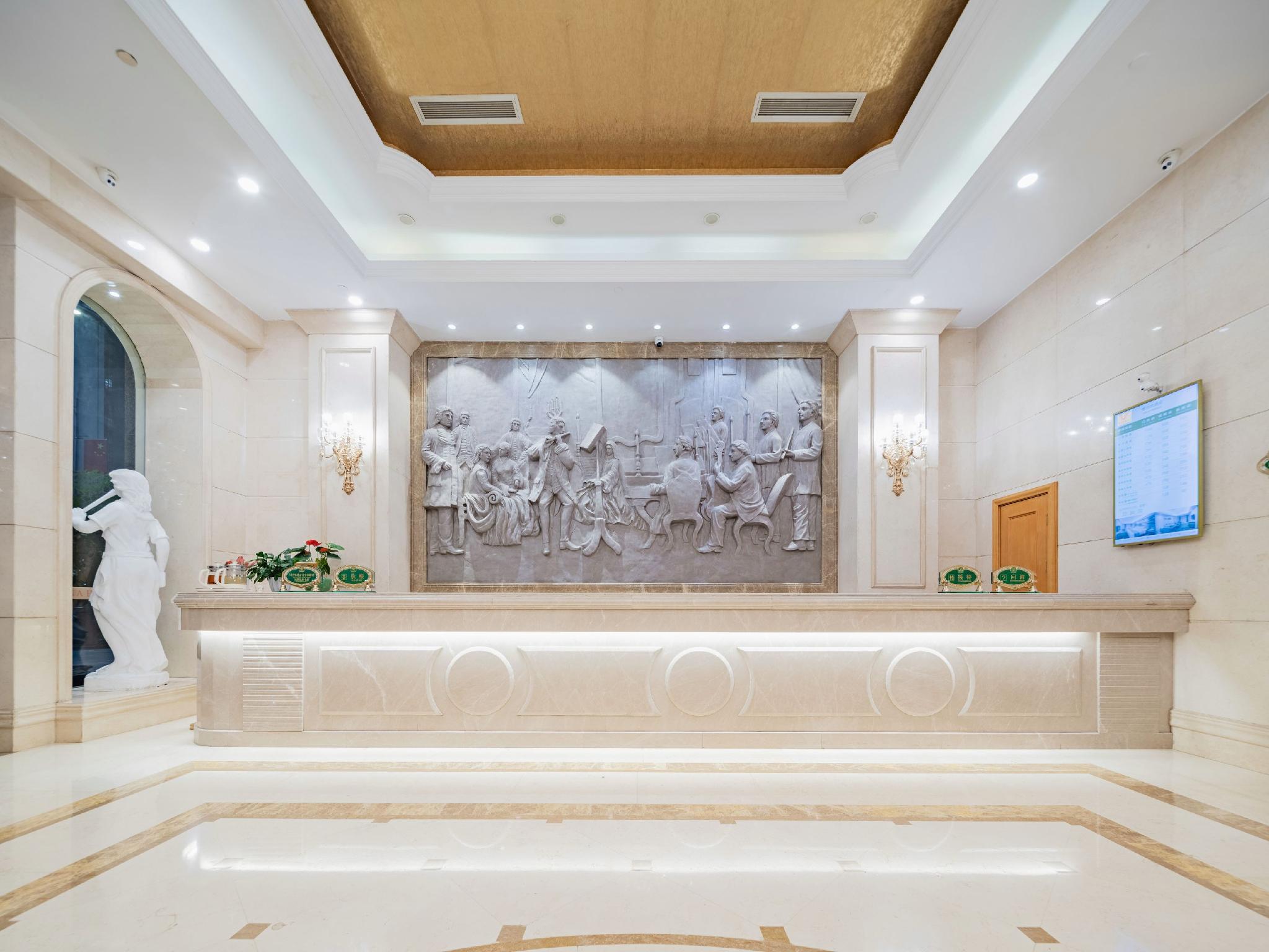 Vienna Hotel (Chengdu Dafeng Metro Station) 11/46