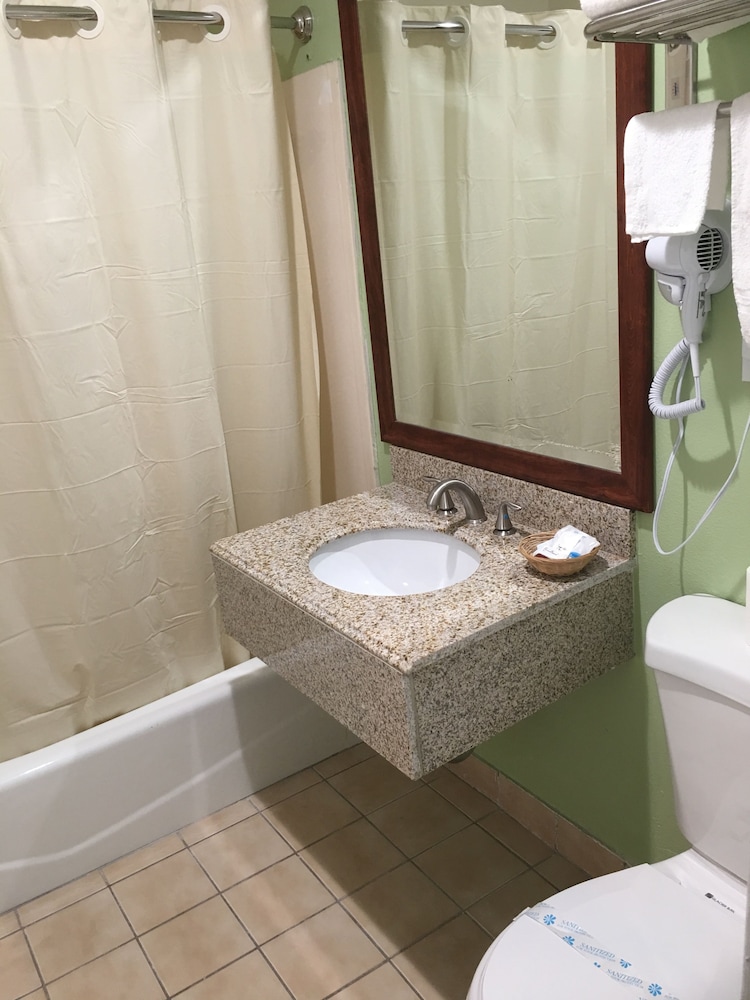 American Inn Suites Lax Airport 26/64