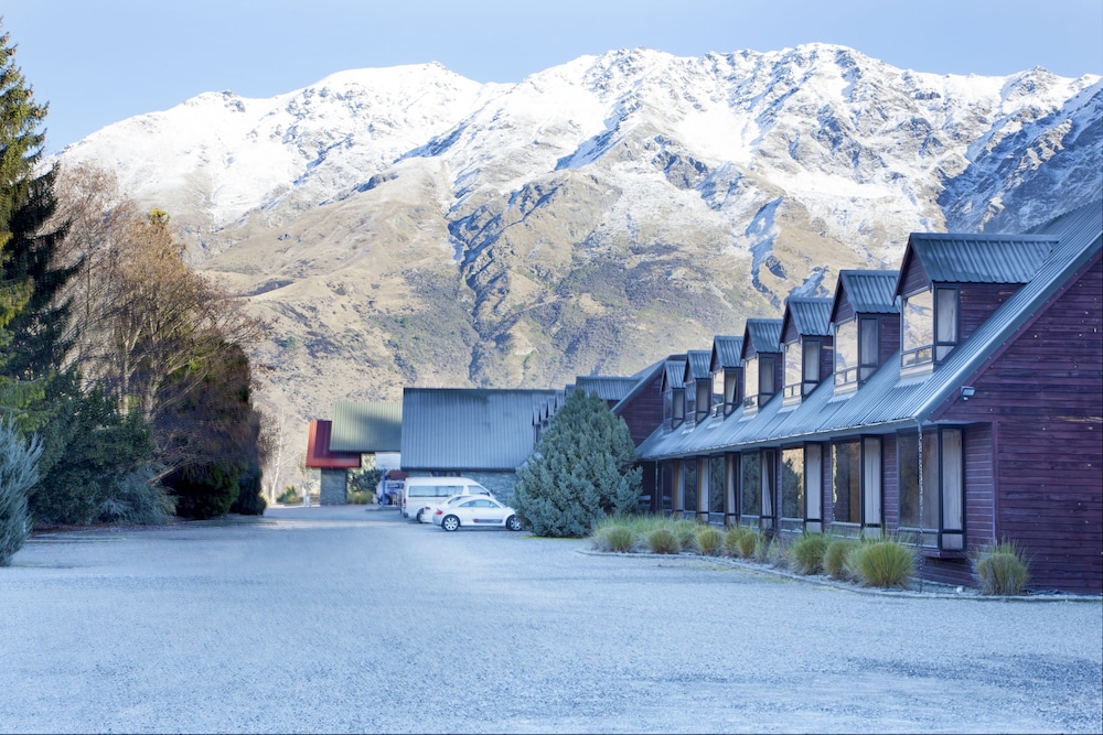 Swiss-Belresort and Villas Coronet Peak 60/65