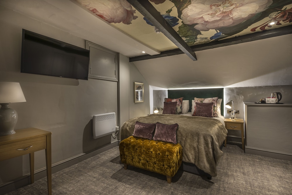 Three Swans Hotel 33/49