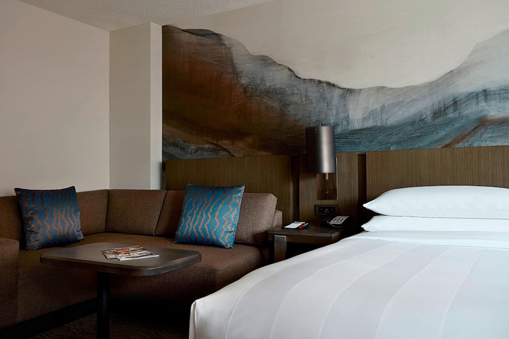 CALGARY MARRIOTT DOWNTOWN HOTEL 12/72