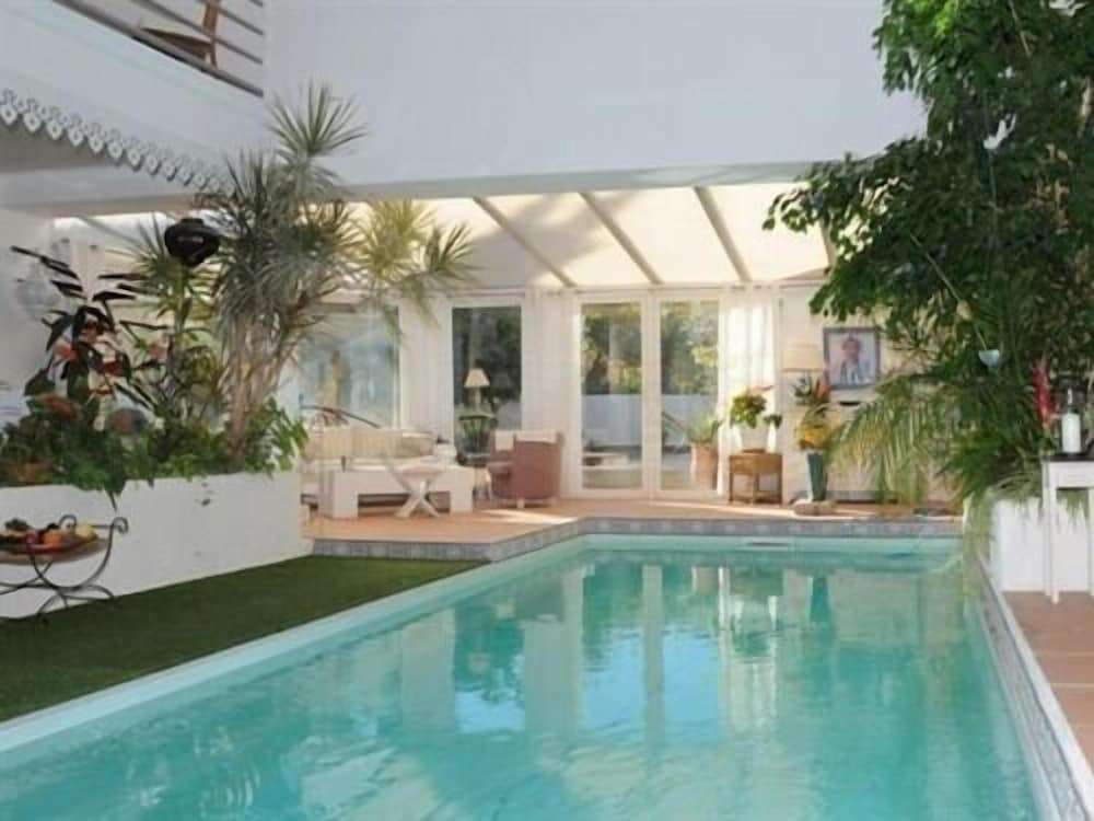 Villa Ambrosia 4/50