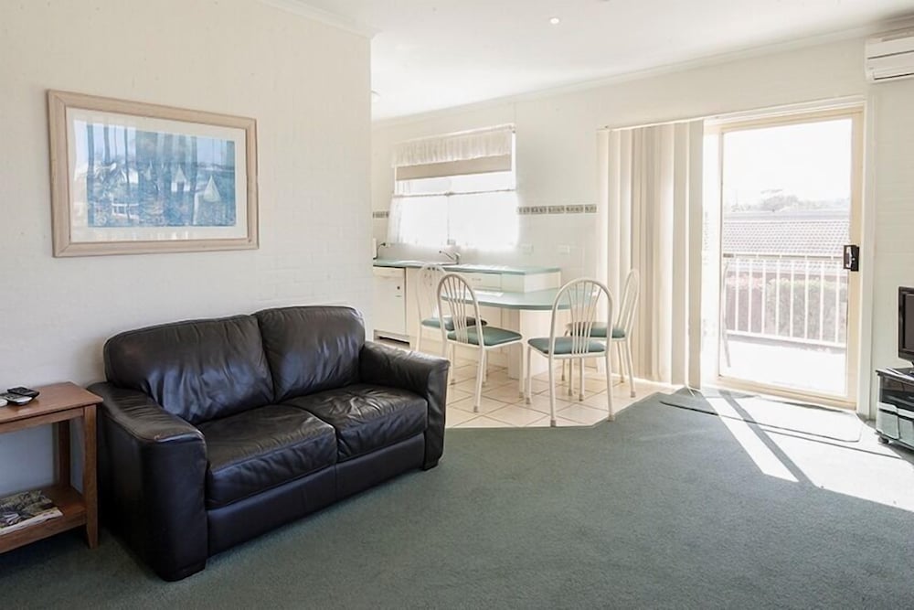 MERIMBULA BEACH APARTMENTS 4/9