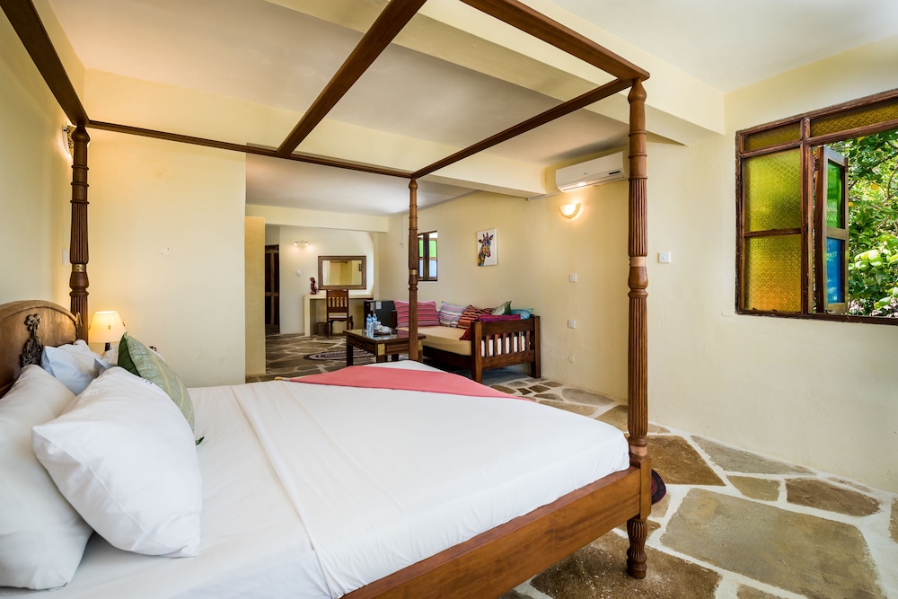 Blue Marlin Beach Hotel 9/50