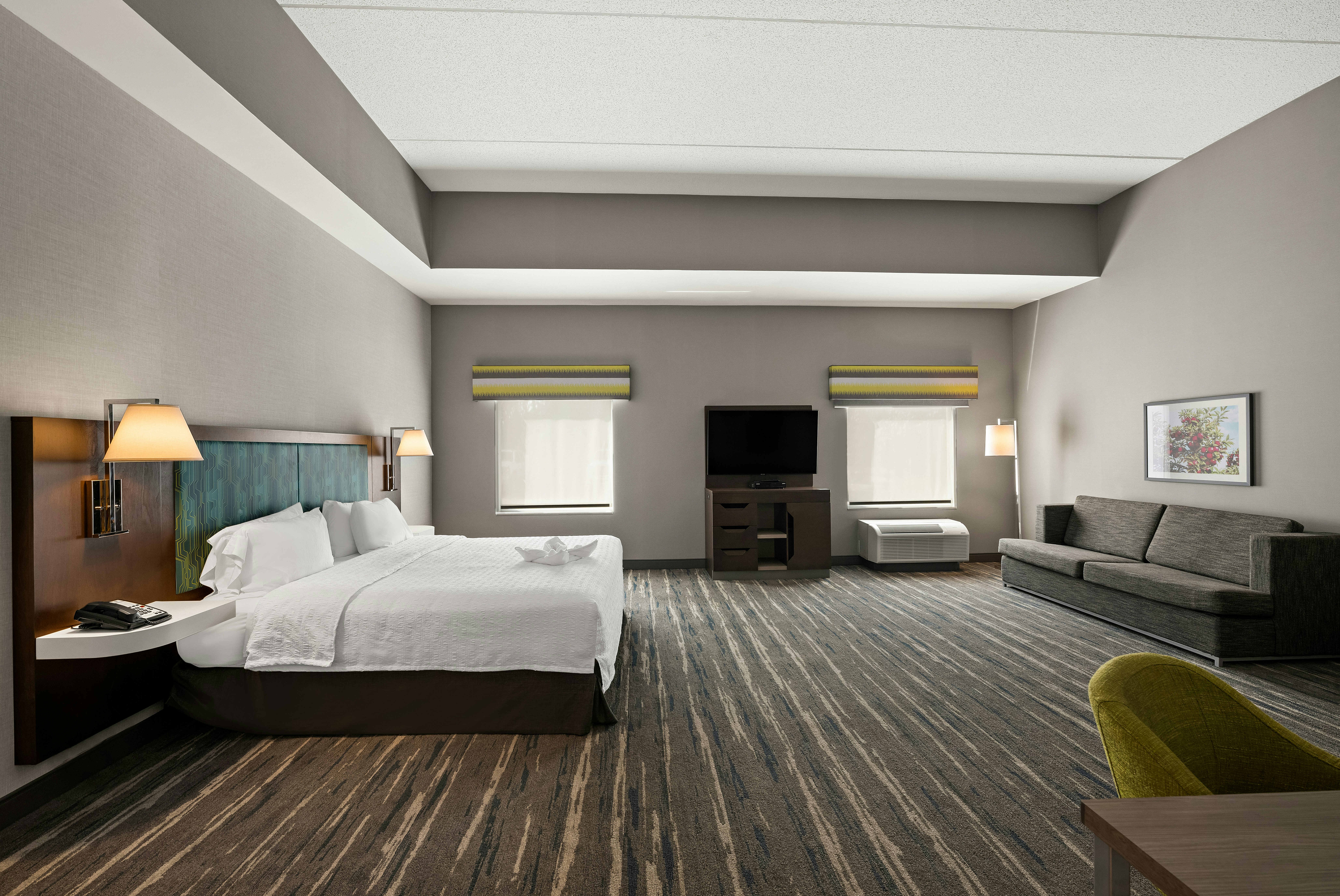 Studio, King Bed, Accessible
