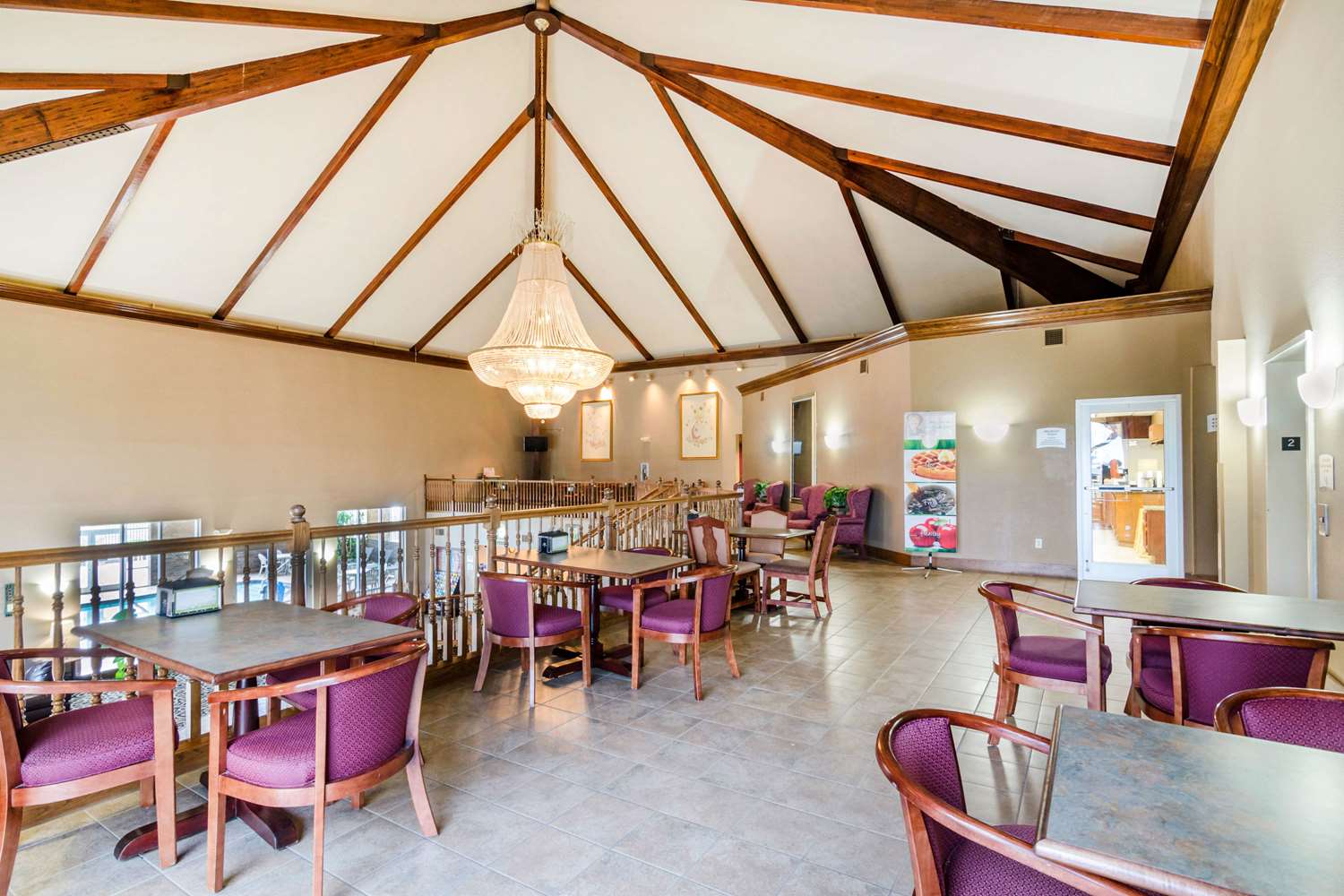 Quality Inn & Suites Carthage near Precious Moments Chapel 29/33