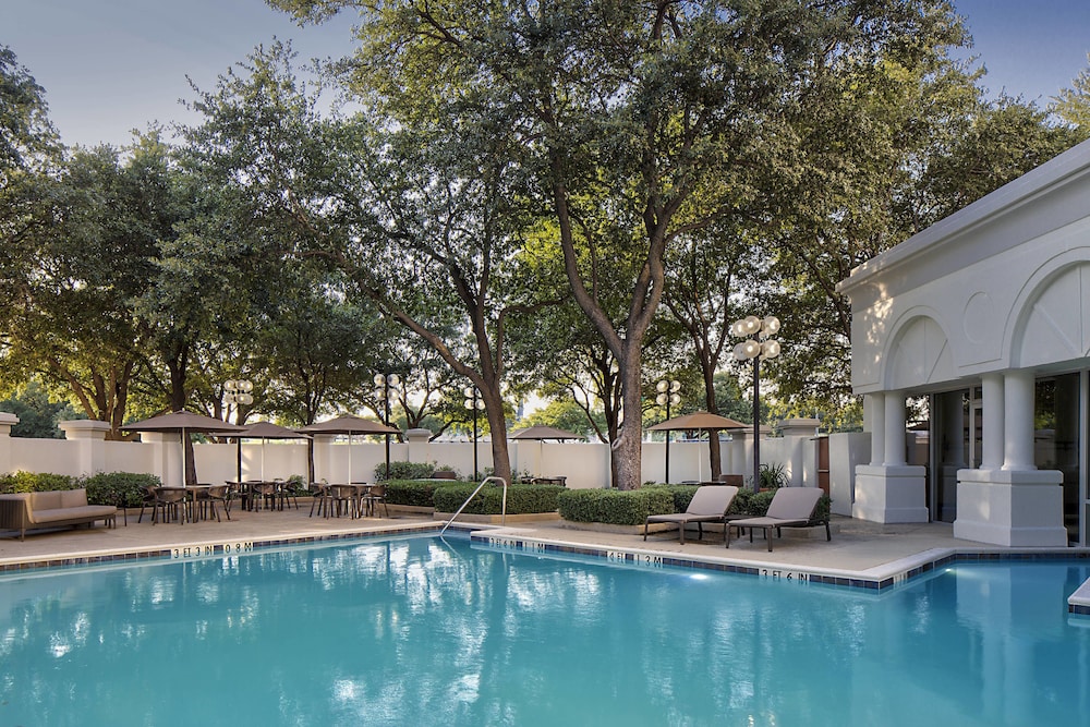 SHERATON SUITES MARKET CENTER