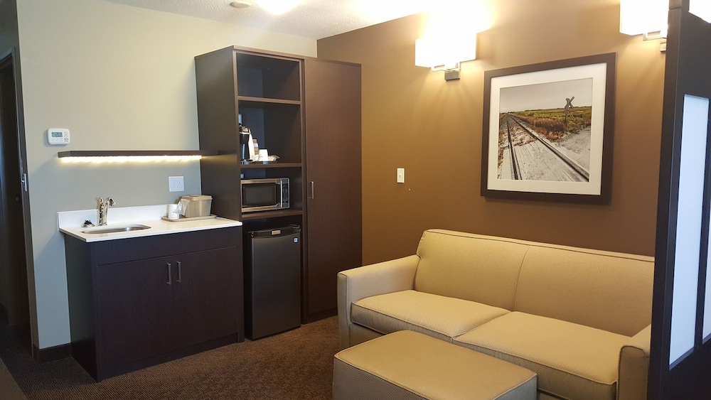 Microtel Inn And Suites By Wyndham Whitecourt 16/41