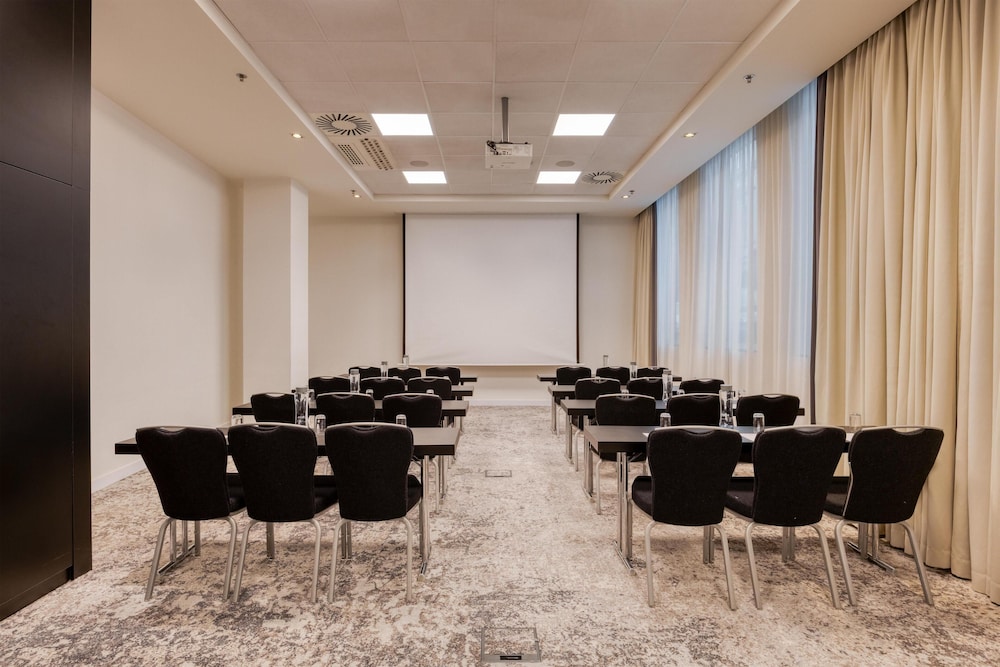 Park Inn by Radisson Brussels Midi 70/73