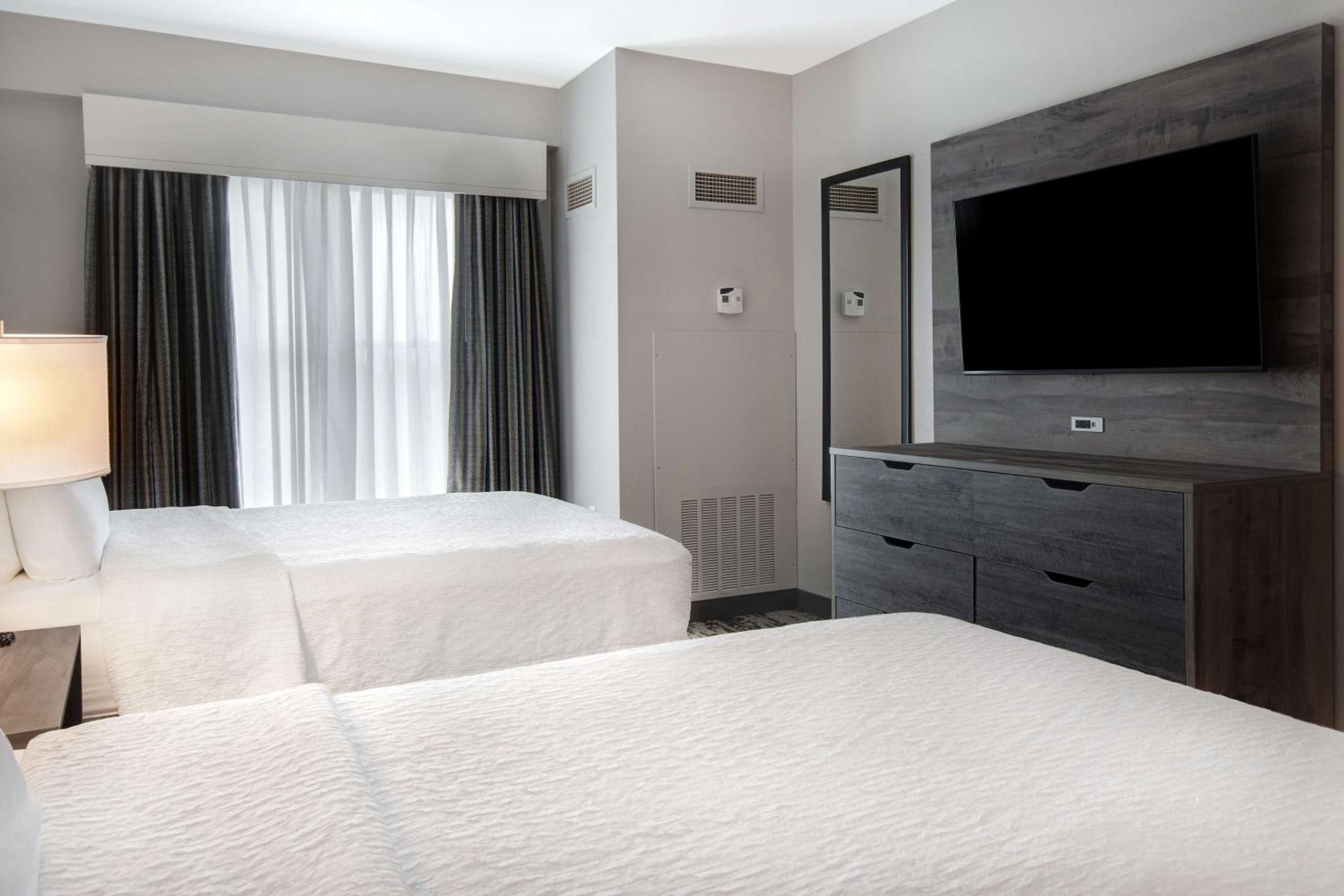 1 Bedroom, Suite, 2 Queen Beds, Sofa