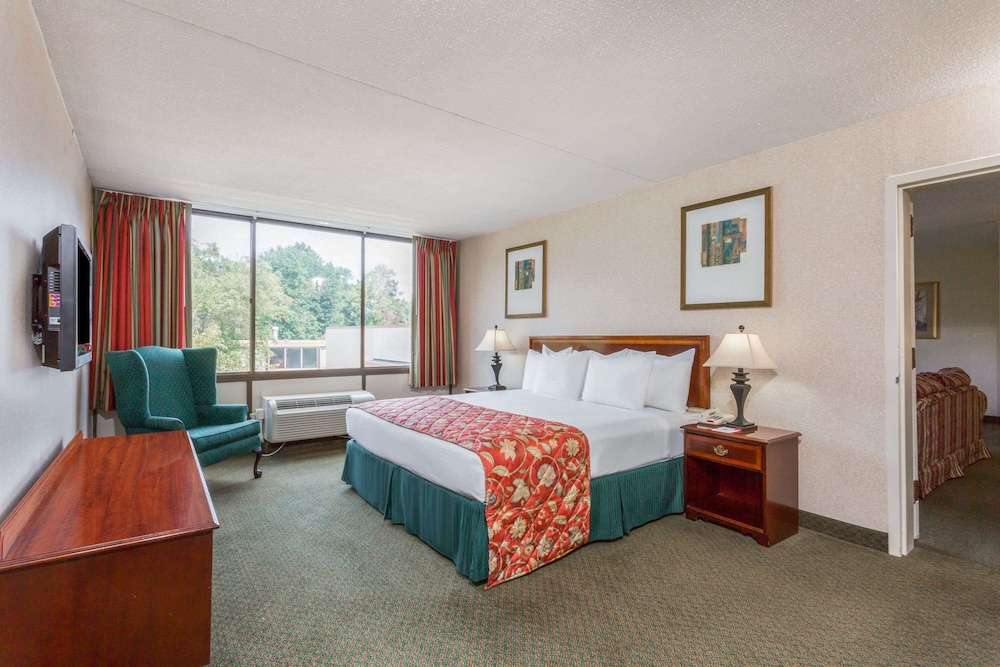 Ramada by Wyndham Triangle/Quantico 6/31