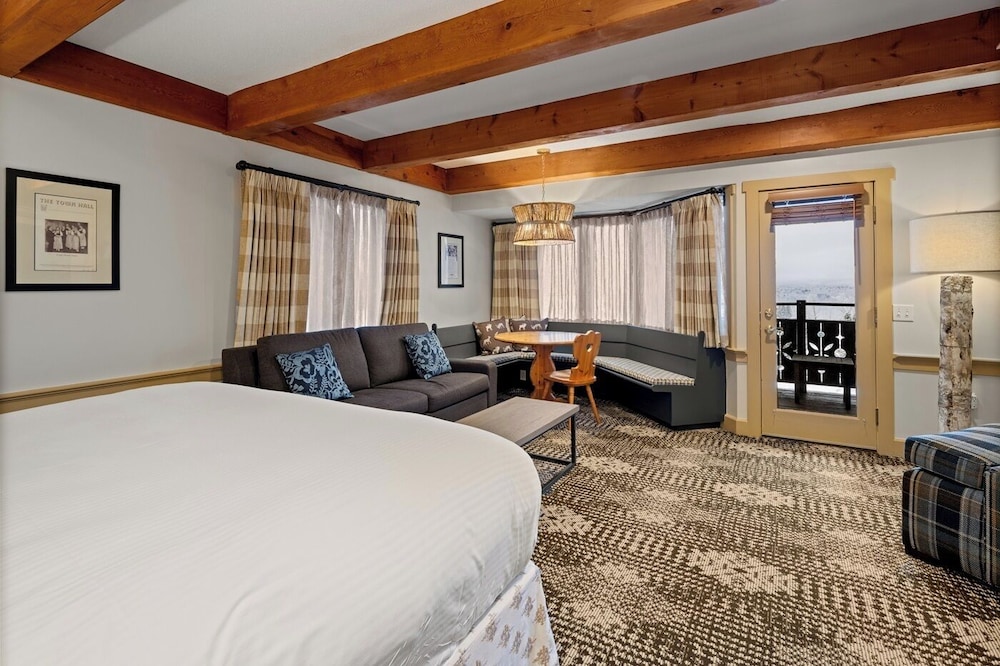 Pinnacle, King Bed, Mountain View, Sofa