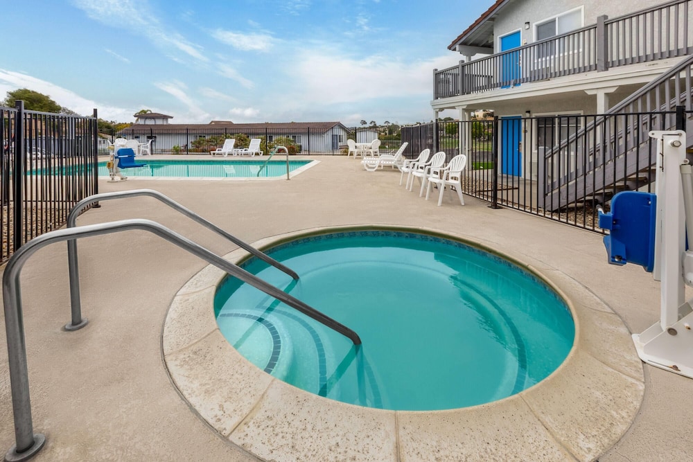 Days Inn by Wyndham Arroyo Grande/Pismo Beach 38/62