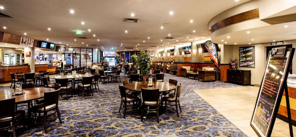Nightcap at Sandbelt Hotel 58/74
