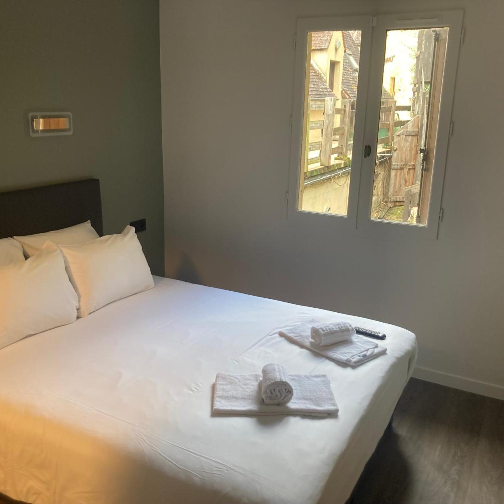 HOTEL DU CHATEAU 11/21