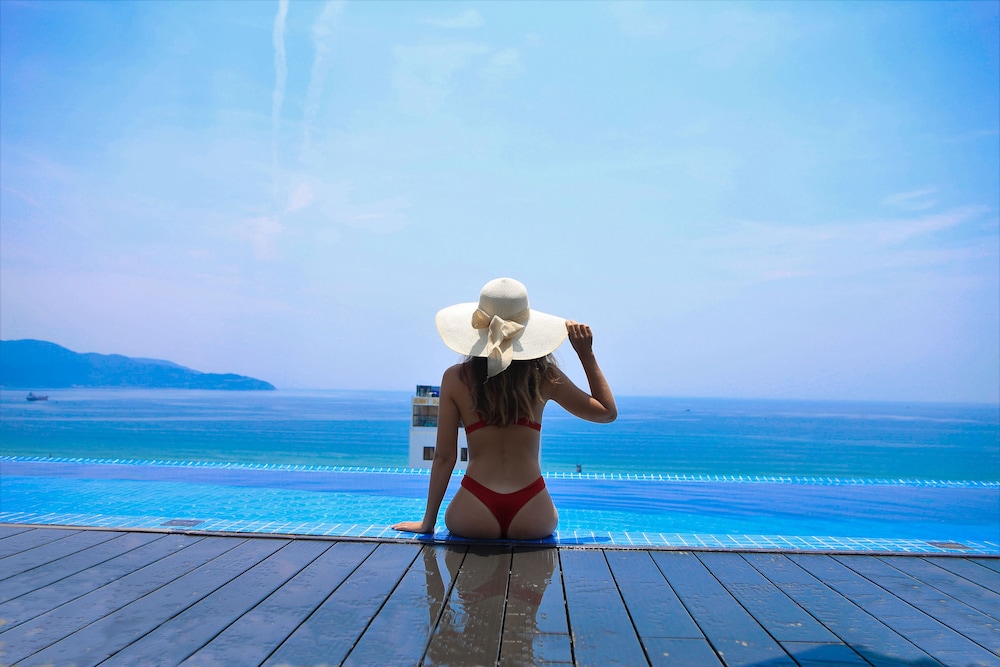 Grand Ocean Luxury Boutique 69/74